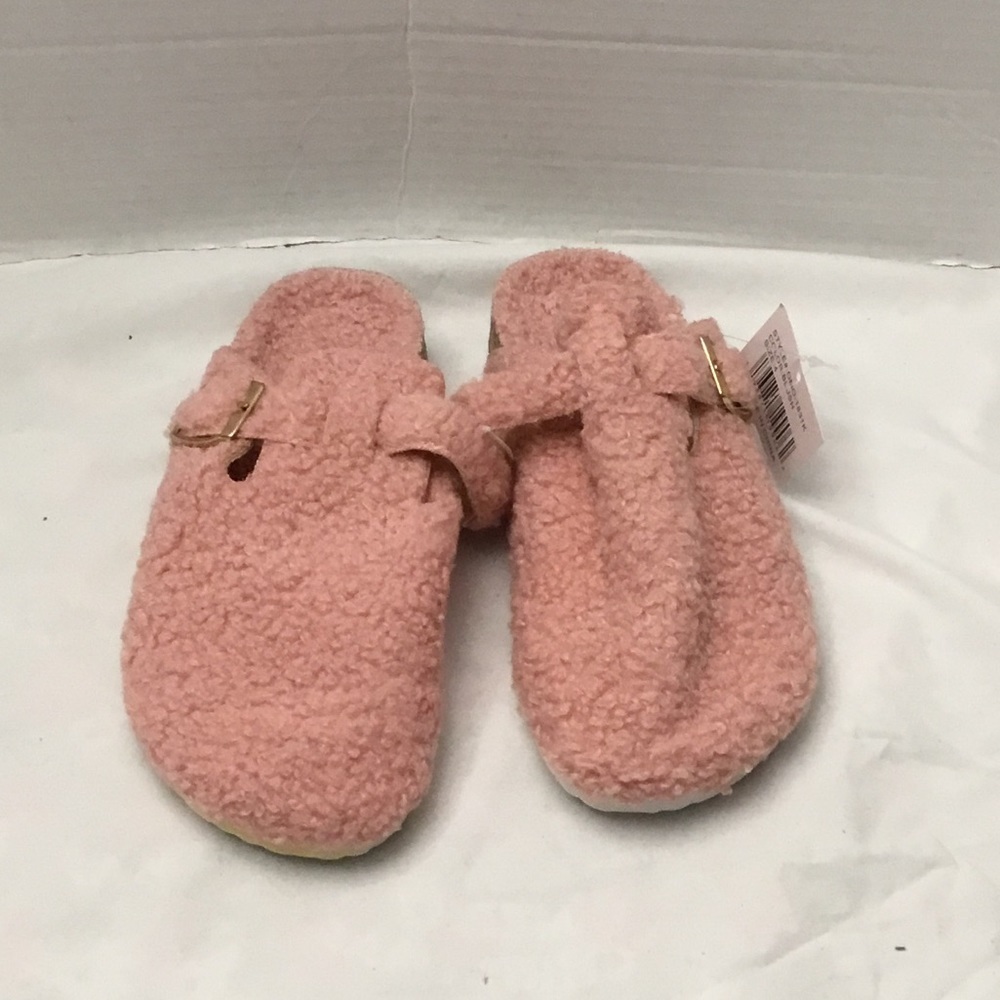 Olivia Miller Girl fuzzy slippers size 4
